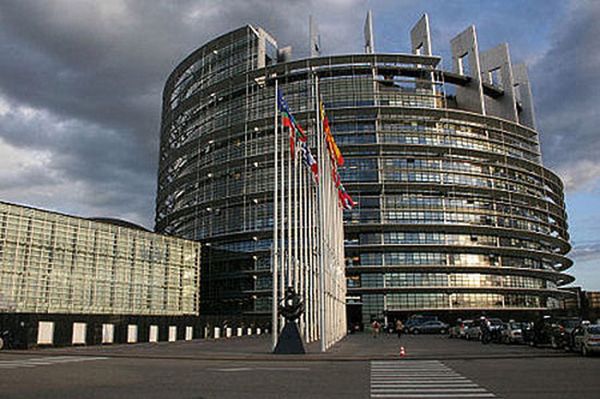 Holendrzy rozpoczynają głosowanie do Parlamentu Europejskiego