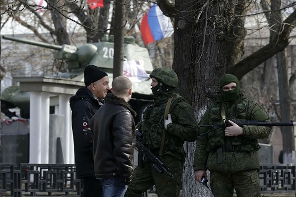 Ukraina: siły rosyjskie zajęły kolejne lotnisko na Krymie