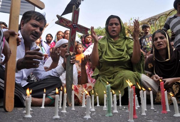 Pakistan: protesty chrześcijan po zamachu bombowym na kościół w Peszawarze