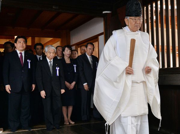 Japonia: szef MSW i 160 deputowanych odwiedziło świątynię Yasukuni - Chiny protestują