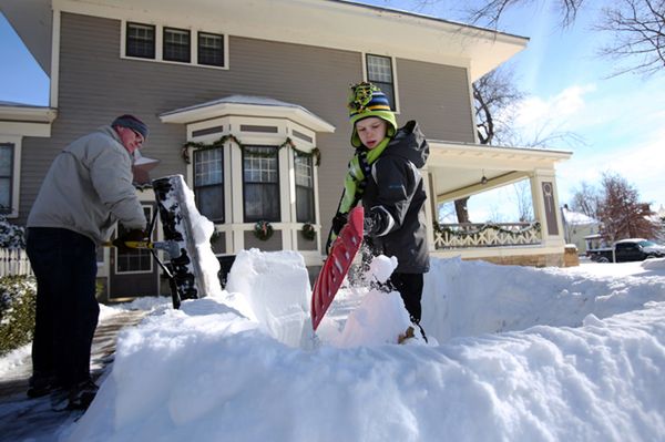 8 ofiar śnieżyc i powodzi w USA