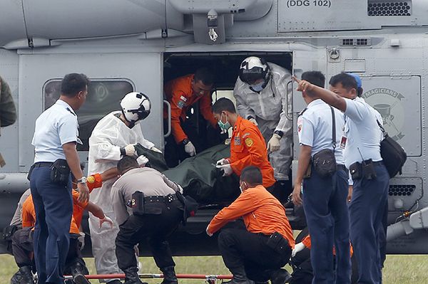Ratownicy wyłowili 30 ciał ofiar katastrofy samolotu AirAsia