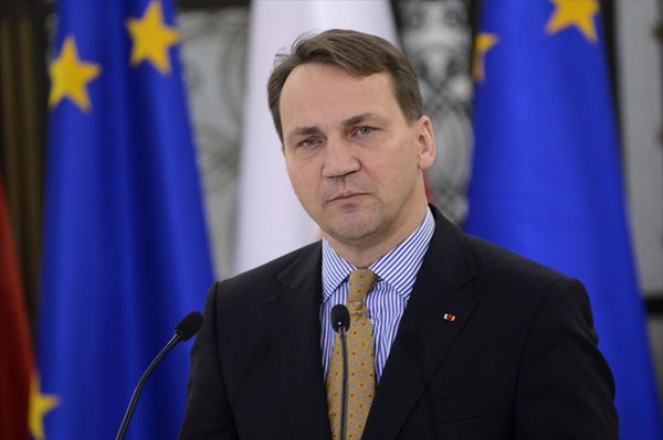 Radosław Sikorski: zwróciłem się do komisji o szybsze prace ws. zakazu zasłaniania twarzy