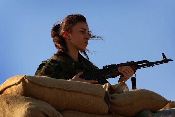 Kurdyjki kontra Państwo Islamskie. Jak armia kobiet walczy z dżihadystami?