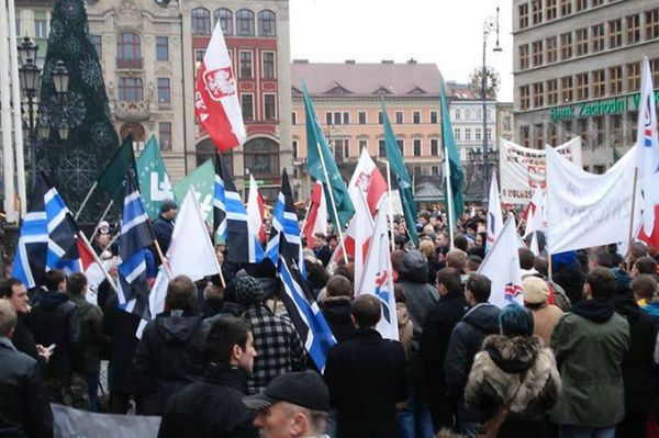 Tłumy wrocławian protestowały przeciw "wyborczej kpinie"