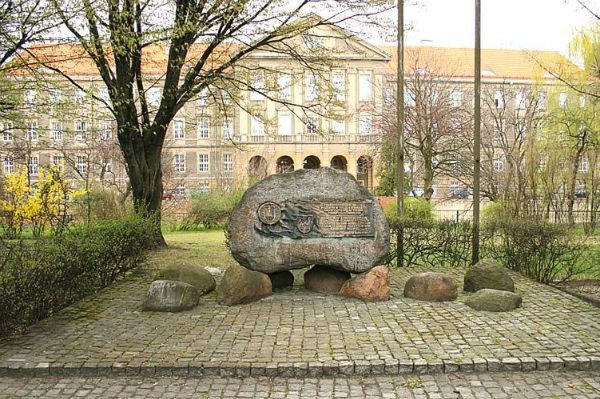 Pomnik Podziemia Niepodległościowego zastąpi kamień poświęcony milicjantom