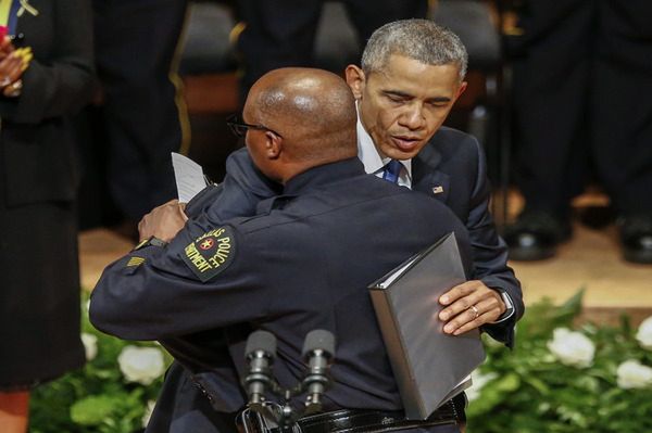Obama zaapelował o szacunek dla policji przyznając, że w USA jest rasizm