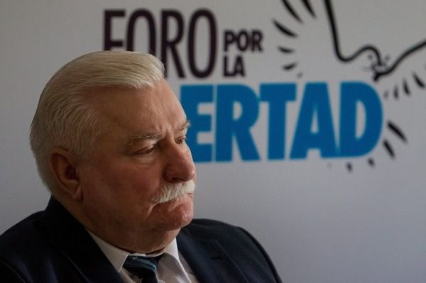 Lech Wałęsa o dokumentach z domu Kiszczaków: to typowa prosta podróbka