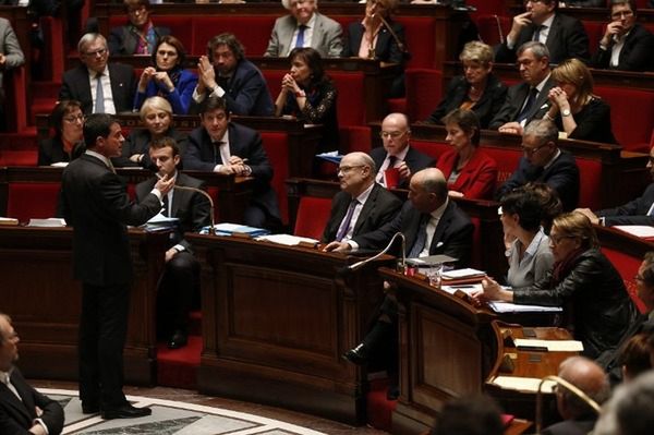 Francja zmieni konstytucję? Chodzi o terroryzm