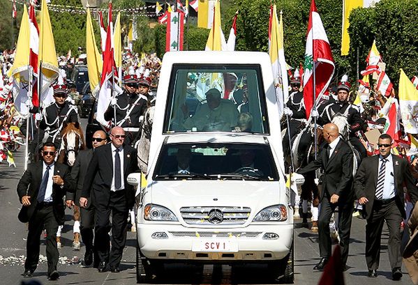 Benedykt XVI apeluje do młodzieży w Libanie o udział w "rewolucji miłości"