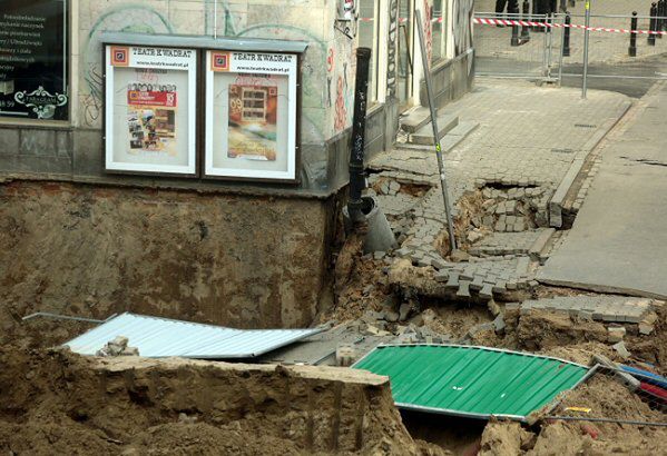 Trzy osoby wróciły do ewakuowanego budynku mieszkalnego w Warszawie