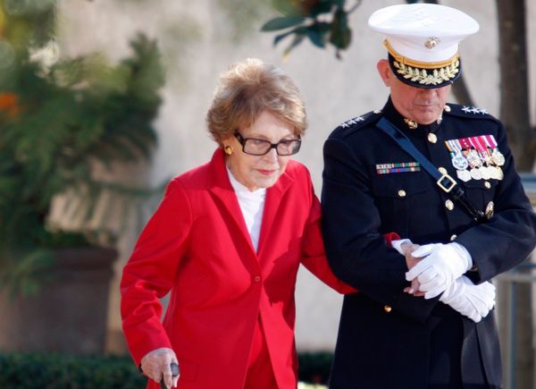 Nancy Reagan złamała kilka żeber