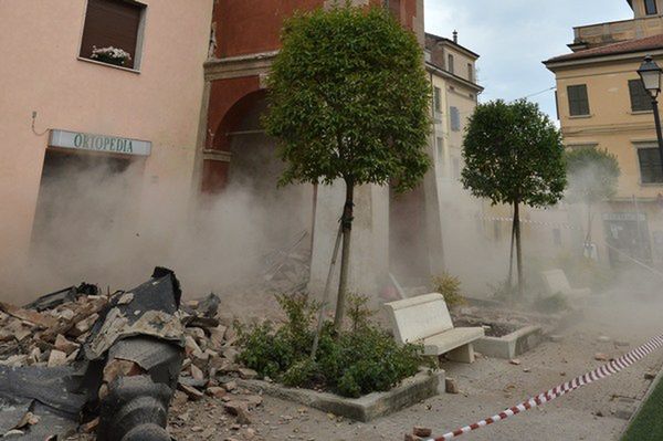 Kolejny silny wstrząs we Włoszech, runęły kolejne budynki