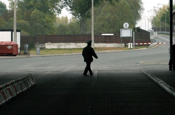 Białoruskie KGB: przy granicy z Polską znaleziono 96 kg substancji wybuchowych