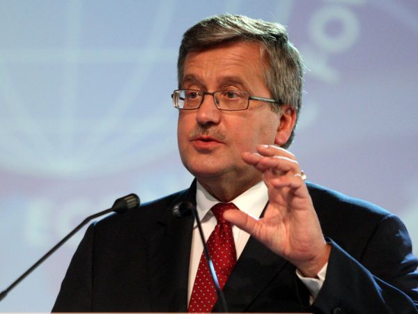 Bronisław Komorowski: w sprawie Amber Gold widać błędy państwa