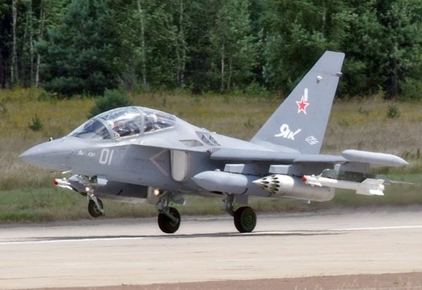 Katastrofa samolotu wojskowego Jak-130 w Rosji. Jeden pilot zginął, drugi zdołał się katapultować