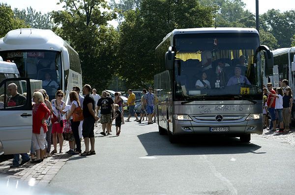 Wysyłasz dziecko na wakacje? Skontroluj autokar