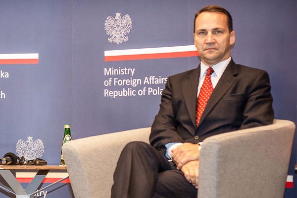 Sikorski podziękował Ukrainie za ewakuację 15 Polaków z Syrii