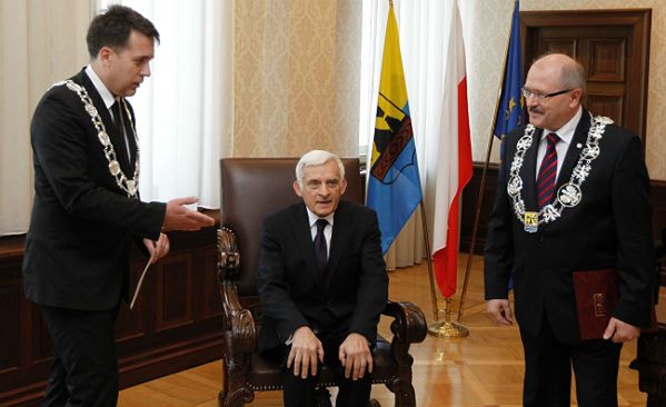 Buzek odebrał honorowe obywatelstwo Katowic