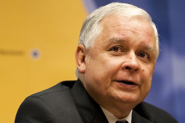 Zdewastował tablicę L. Kaczyńskiego - zapłaci tysiąc zł
