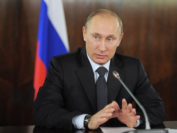 Putin: przymusić strony konfliktu w Syrii do dialogu