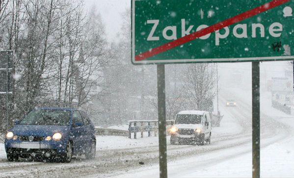 Zima zaatakowała Polskę - jest ślisko i niebezpiecznie