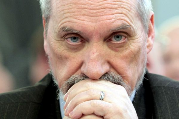 Macierewicz: 10 kwietnia wypowiedziano nam wojnę