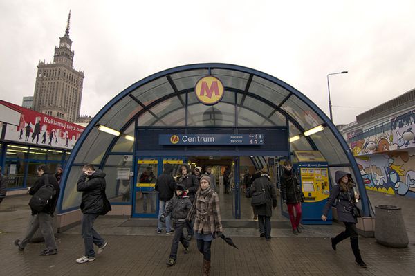 Ewakuacja stacji metro Centrum w Warszawie