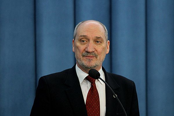 Macierewicz donosi na byłego ministra i szefa BOR