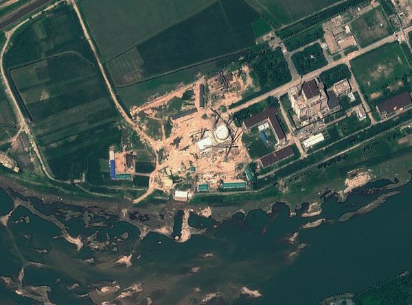 Eksperci USA: Korea Północna uruchomiła reaktor w Jongbion
