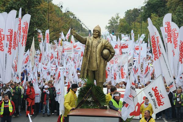 Leszek Miller: jestem oburzony, że premier Tusk ma pomnik