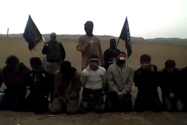 Syria: dżihadyści nagrali na wideo egzekucję 11 mężczyzn