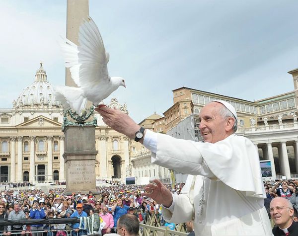 Papież Franciszek o niszczącej sile obmawiania innych w Kościele