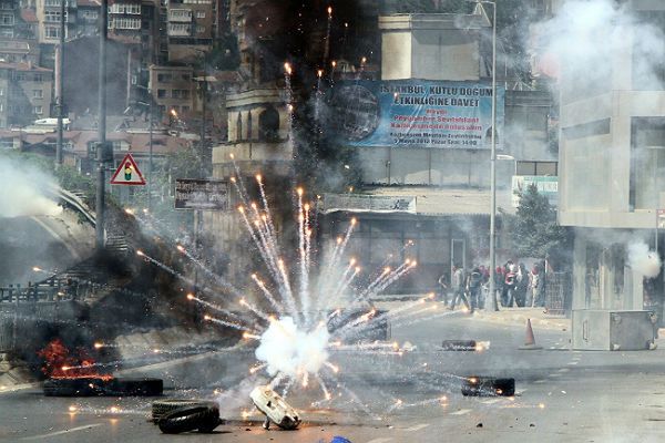 Starcia z policją podczas pierwszomajowych protestów w Turcji