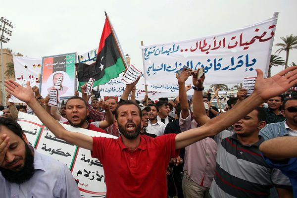 W Libii uchwalono ustawę, z urzędów usunięto ludzi Kadafiego