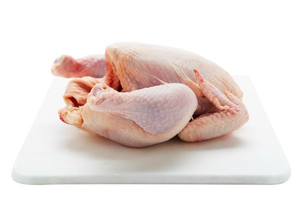 Pięć ton kurczaków zarażonych salmonellą trafiło ze Słowacji do Polski