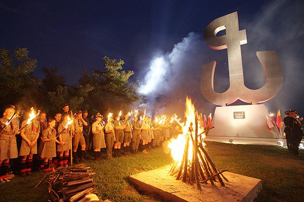 Ogień pamięci na Kopcu Powstania Warszawskiego