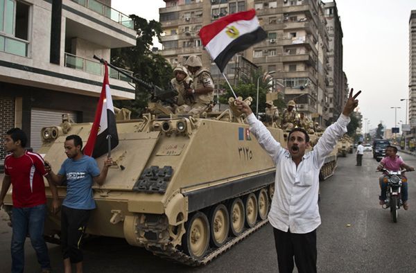 "Le Monde": zamiast przywrócić spokój, armia pogrążyła Egipt w chaosie
