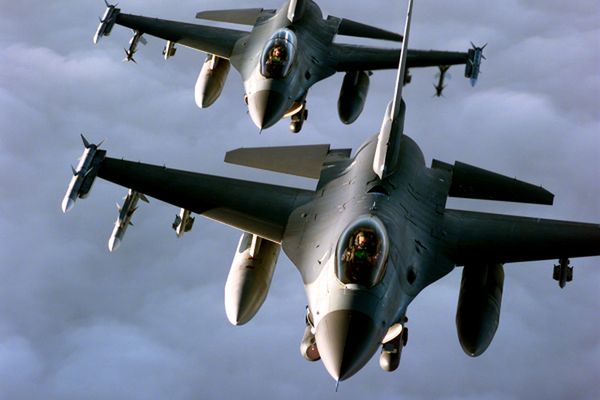 Szef MON: amerykańskie F-16 w Polsce w poniedziałek lub wtorek