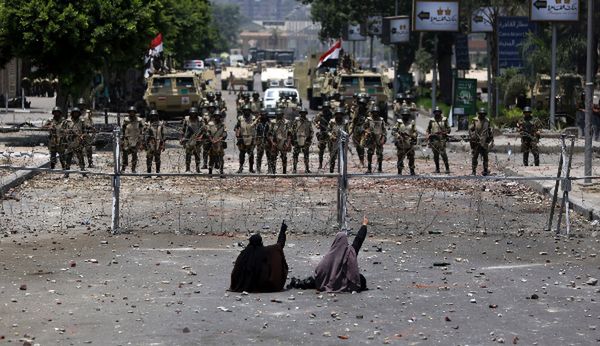 Egipt: postępowanie wojska grozi wojną domową - ocenia "NYT"