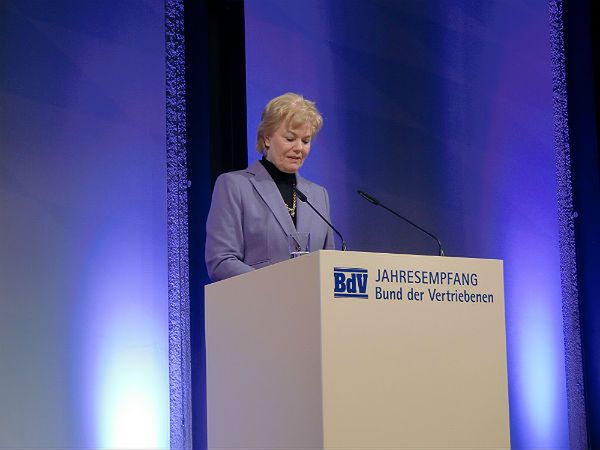 Erika Steinbach stawia Węgry za wzór pojednania w obecności Angeli Merkel