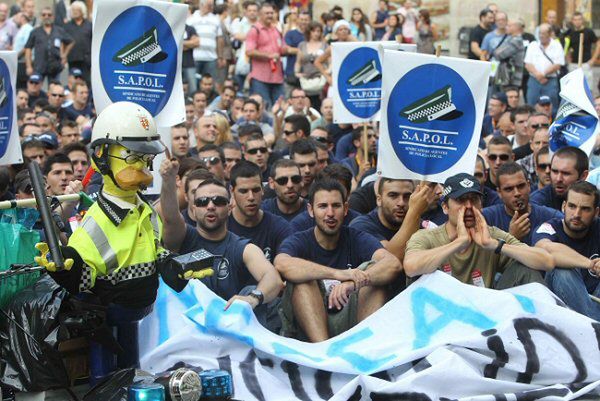 Protesty studentów i strajk metra w Barcelonie