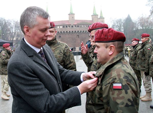 Kraków: uroczyste przywitanie żołnierzy XI zmiany PKW Afganistan