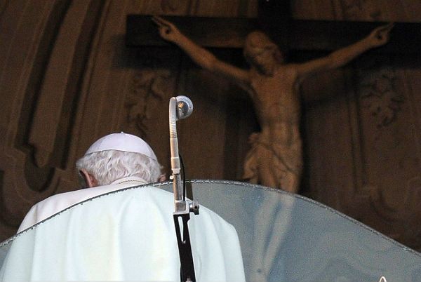 Benedykt XVI nie ma już konta na Twitterze. Prasa zastanawia się nad przyszłością Kościoła