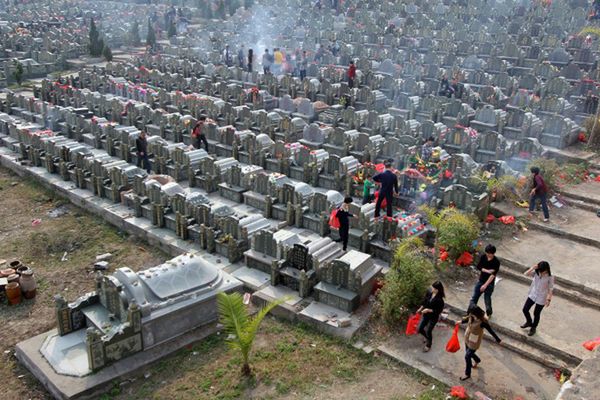 Chiny: trwa wojna o groby w prowincji Henan