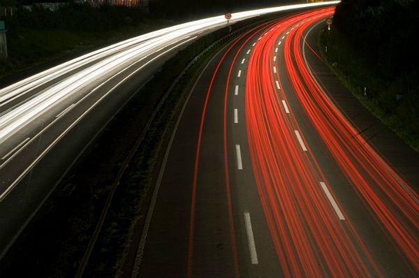 Holandia testuje świecące i podgrzewane drogi