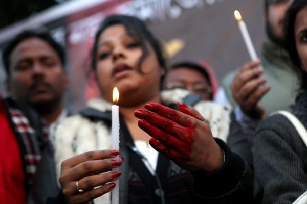 Indie: zmarła 23-letnia ofiara brutalnego gwałtu