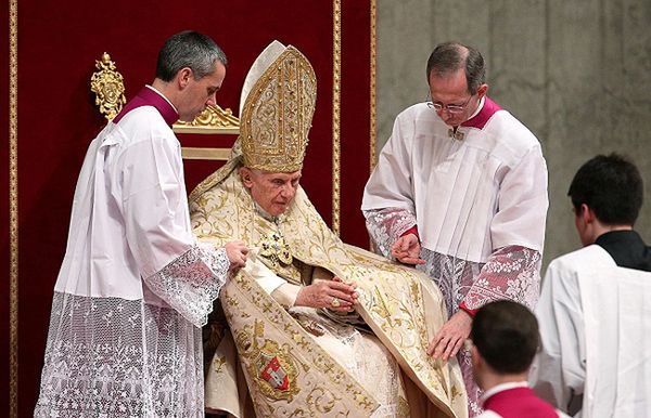 Papież Benedykt XVI: pokój jest dobrem, o które trzeba się modlić