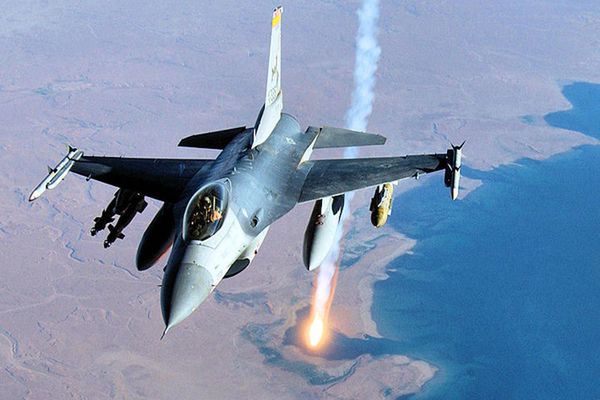 Amerykański F-16 zniknął z radarów u wybrzeży Włoch. Trwają poszukiwania pilota