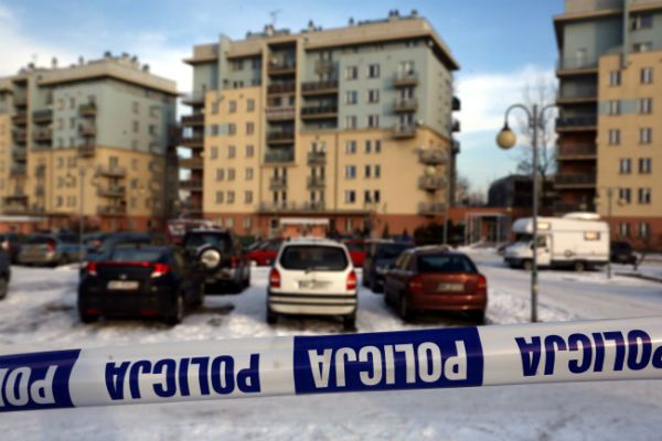 Warszawski policjant ranił żonę i zastrzelił się. Sąsiadka: opatrywałam ją wraz z mężem
